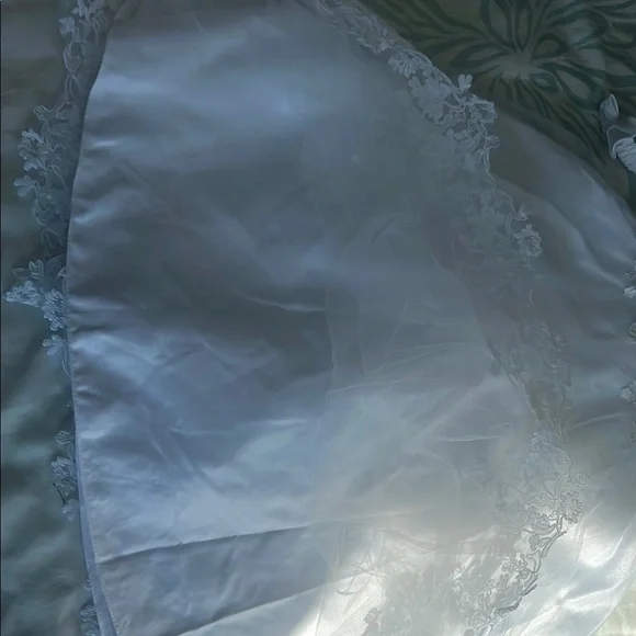 White with lace trim girls’ dress with bow headband size 3 - Picture 6 of 14